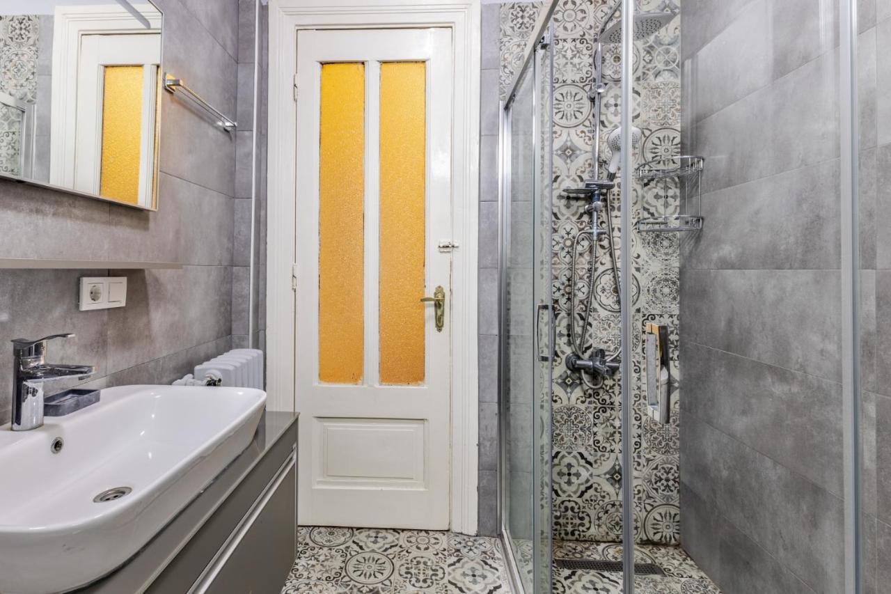 Apartamento Flat With Balcony And Bosphorus View In Beyoglu Estambul Exterior foto